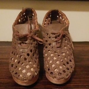 Leather woven wedge shoes
